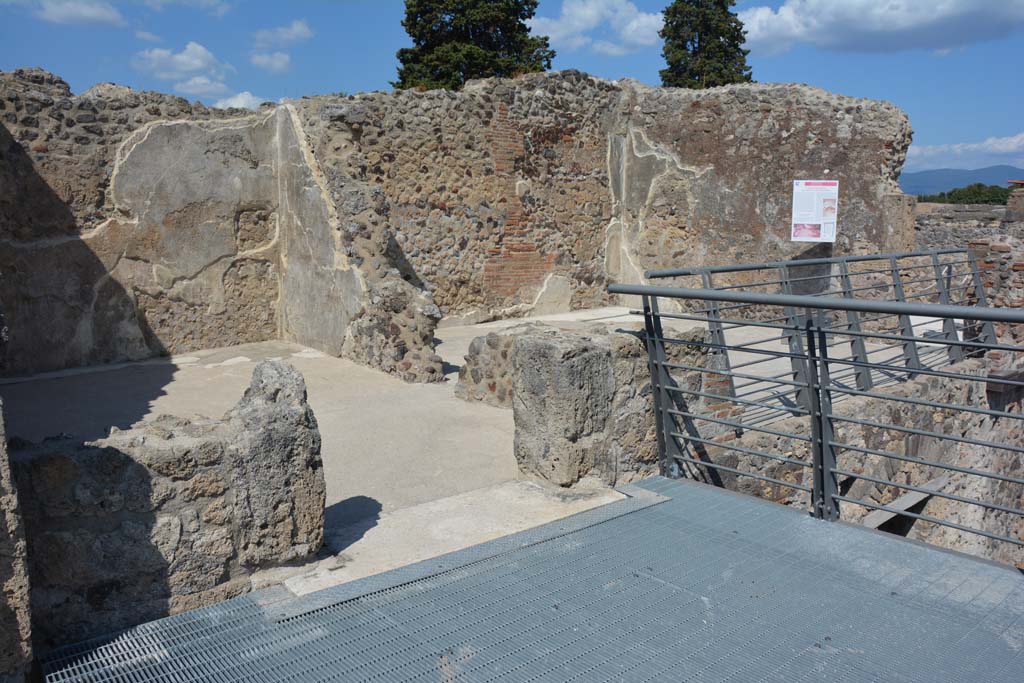 VI.10.7 Pompeii. September 2019. Room 9, 10 and 11 reached from rear of tablinum.
Foto Annette Haug, ERC Grant 681269 DÉCOR.

