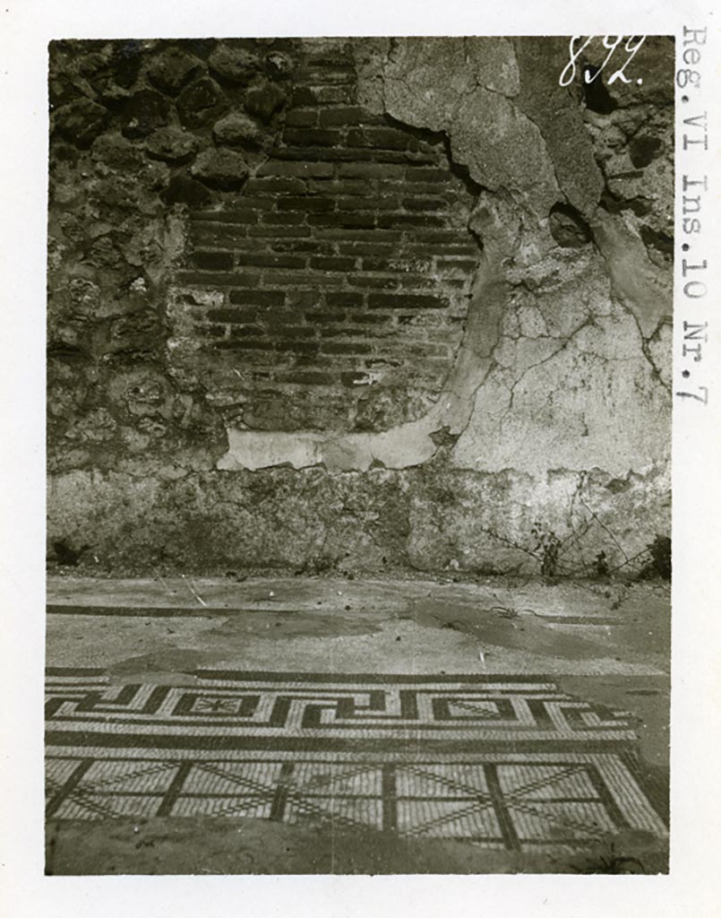 VI.10.7 Pompeii. Pre-1937-39. 
Room 10, looking towards north wall of triclinium and decorative black and white mosaic floor.
Photo courtesy of American Academy in Rome, Photographic Archive. Warsher collection no. 892.
