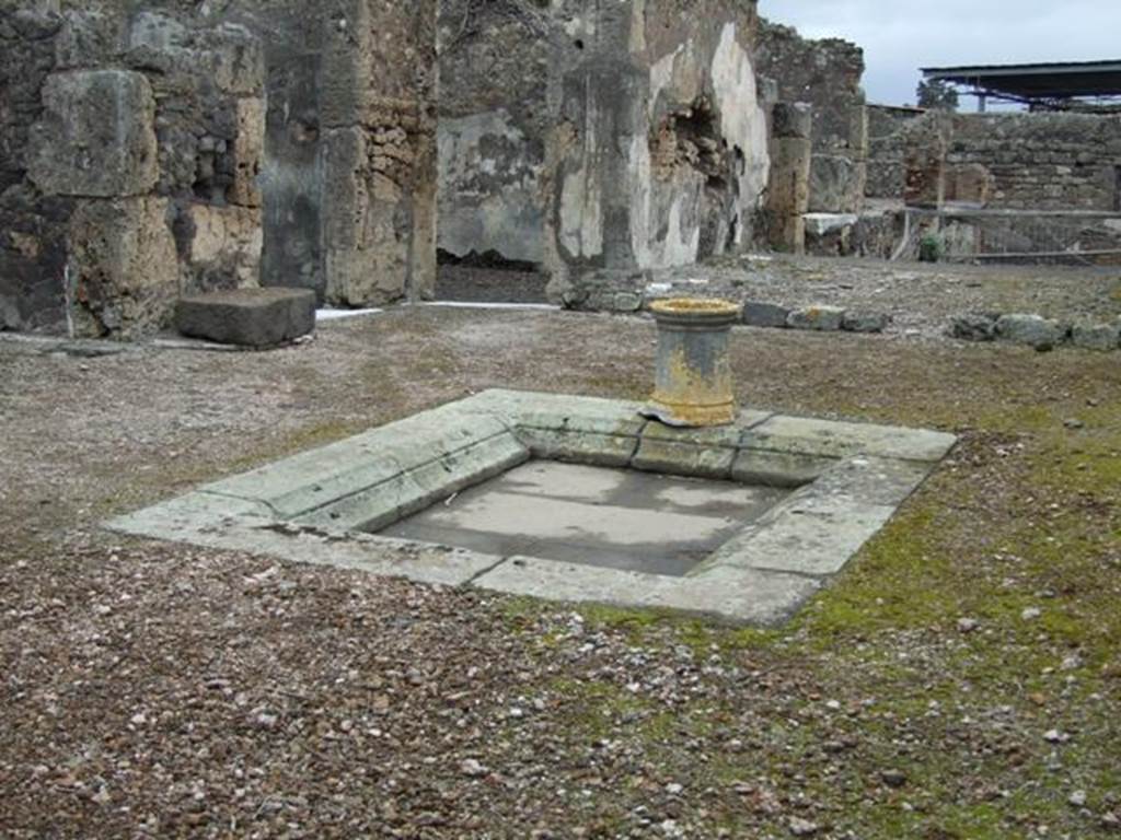 VI.10.7 Pompeii. May 2017. Room 1, puteal on impluvium in atrium. Photo courtesy of Buzz Ferebee.