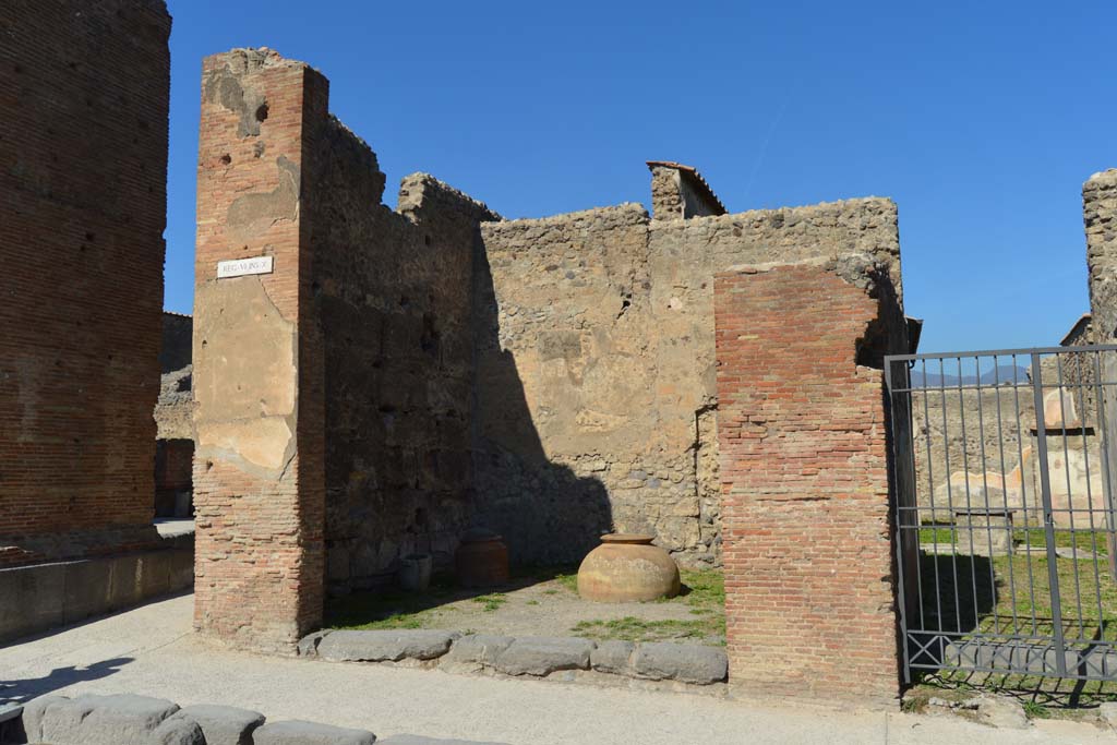 VI.10.10 Pompeii. October 2017. 
Looking north-west towards side of Arch, Via di Mercurio and west side of shop, with VI.10.11, on right.
Foto Taylor Lauritsen, ERC Grant 681269 DÉCOR.
