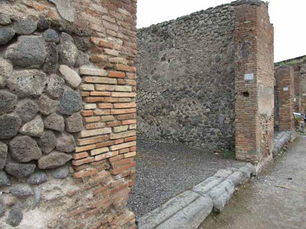 VI.10.12 Pompeii. May 2010.  Looking east.