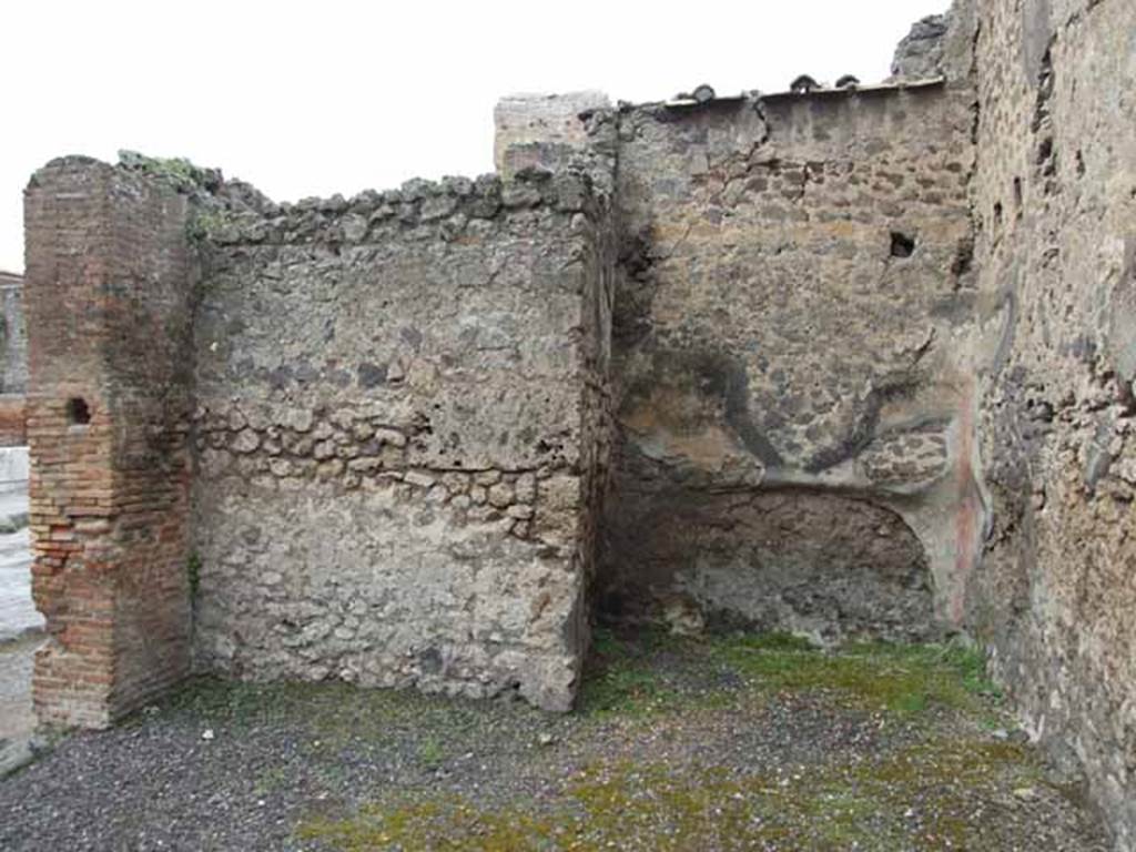 VI.10.12 Pompeii. May 2010. West wall, with recess for a bed.