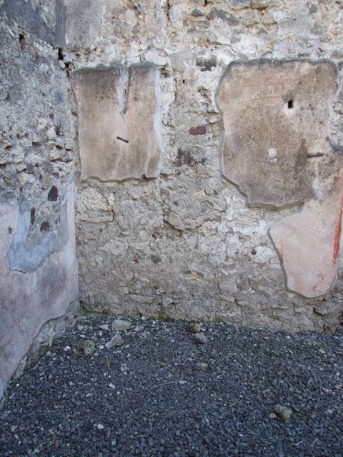 VI.11.8 Pompeii. July 2004. Room 50, latrine in north-west corner. Photo courtesy of Barry Hobson.