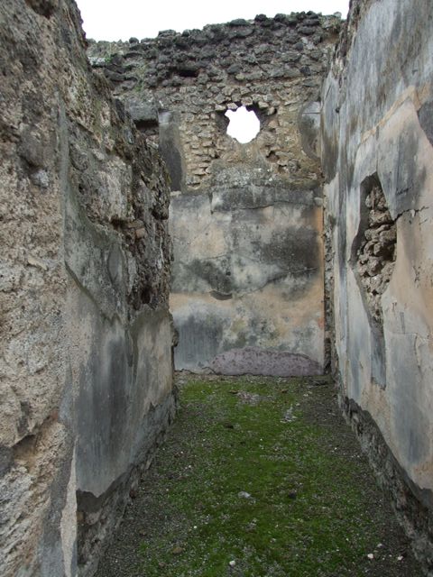 VI.11.9 Pompeii.  March 2009.  Doorway to room 27, at end of corridor. Looking south.
