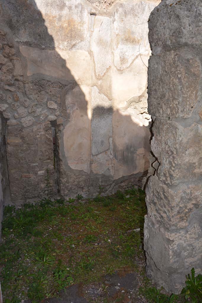 VI.11.9 Pompeii. October 2017. 
Room 4, looking towards north wall through doorway from room 5. 
Foto Annette Haug, ERC Grant 681269 DÉCOR



