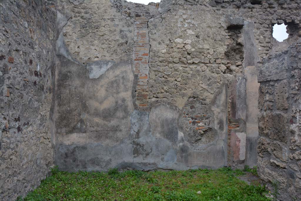 VI.11.9 Pompeii. October 2017. Room 5, looking towards west wall and doorway to room 4, in north wall, on right.
Foto Annette Haug, ERC Grant 681269 DÉCOR

