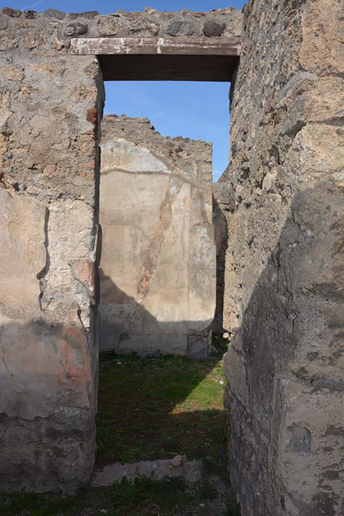 VI.11.9 Pompeii. October 2017. Room 6, north wall, with small doorway into room 7.
Foto Annette Haug, ERC Grant 681269 DÉCOR


