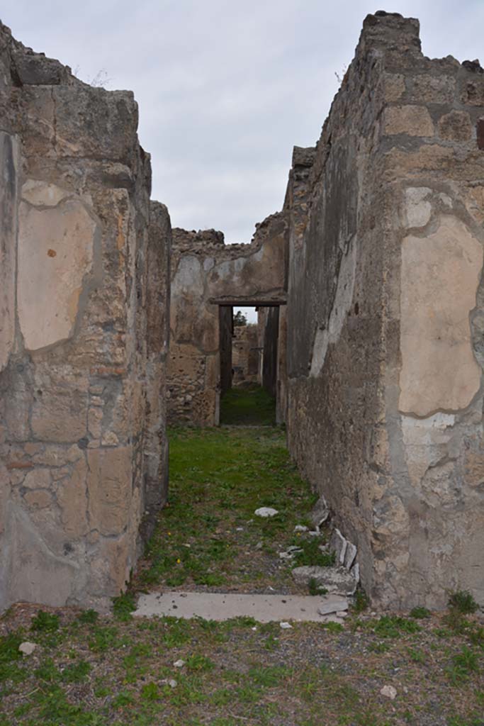 VI.11.9 Pompeii. October 2017.
Doorway to corridor 15 on north side of atrium leading to services, baths and bakery area.
Foto Annette Haug, ERC Grant 681269 DÉCOR.


