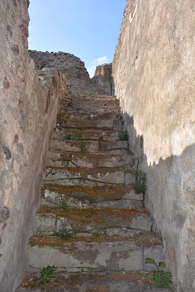 VI.11.9 Pompeii. October 2017. Stairs 9 in west wall of corridor 15.
Foto Annette Haug, ERC Grant 681269 DÉCOR.


