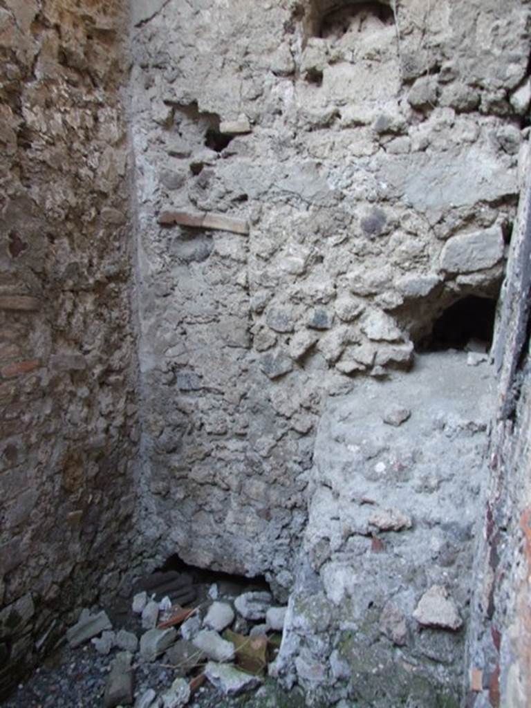 VI.11.9 Pompeii. March 2009. Room 13, north wall of kitchen with bench or hearth.