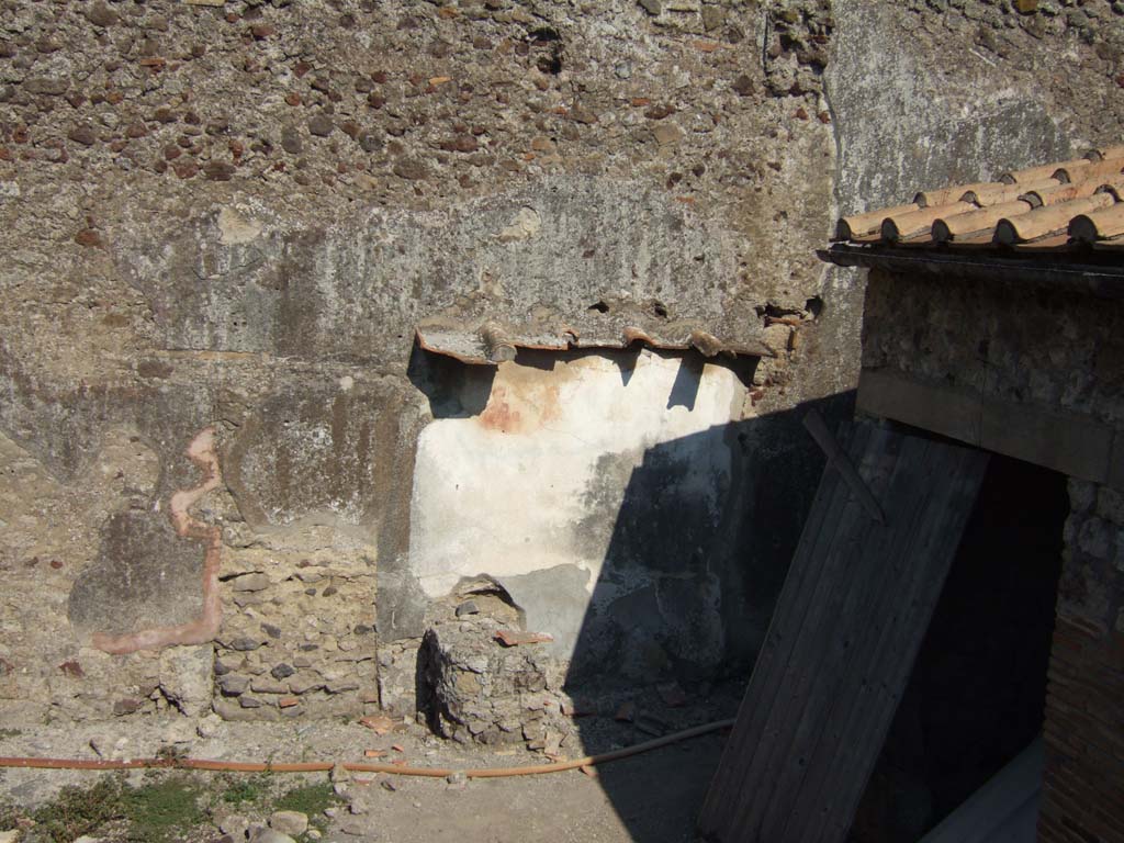VI.11.9 Pompeii. September 2005. Room 16, lararium, photo taken over wall from Vicolo del Fauno.