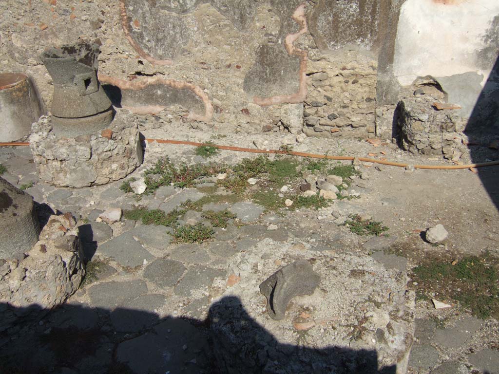 VI.11.9 Pompeii. May 2006. Room 16, photo taken over wall from Vicolo del Fauno.