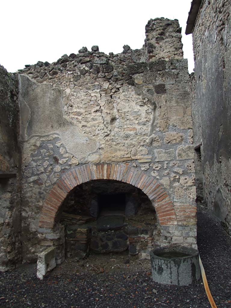 VI.11.9 Pompeii. December 2006. Room 16, oven in small bakery.
Corridor on right leads to small house (VI.11.8) possibly used as lodgings for the manager.
