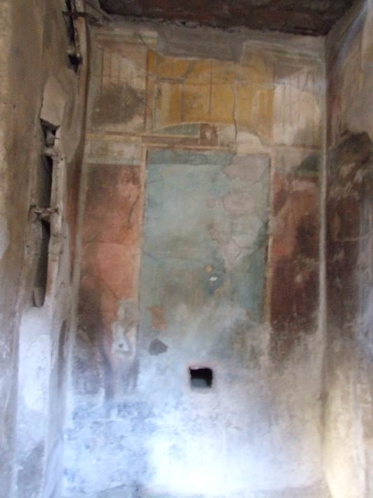 VI.11.9 Pompeii. March 2009. Room 22, upper south wall of caldarium. 