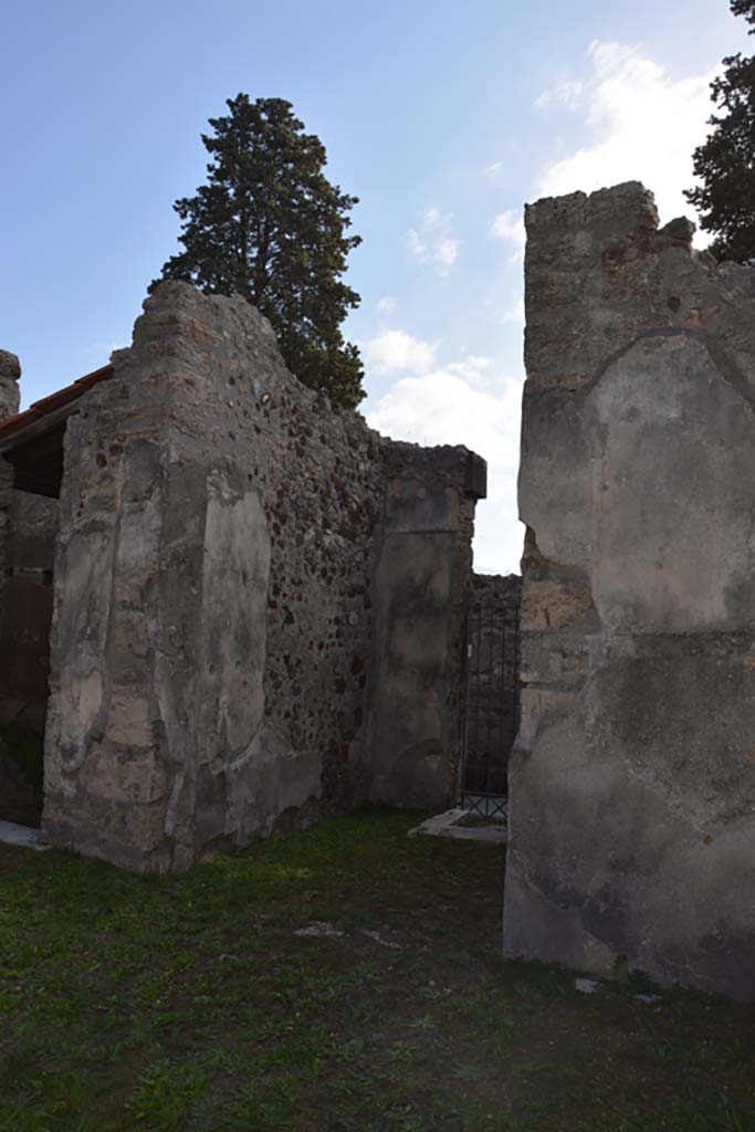 VI.11.9 Pompeii. October 2017. 
Room 3, looking towards south side of atrium and entrance doorway, room 1. 
Foto Annette Haug, ERC Grant 681269 DÉCOR
