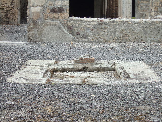 VI.11.9 Pompeii. March 2009. Room 26, east side of doorway in north wall.