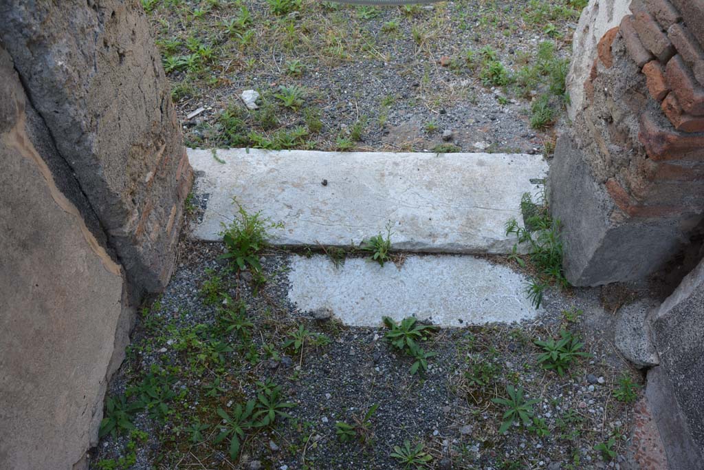 VI.11.10 Pompeii. October 2017. 
Room 48, looking west towards doorway threshold at west end of corridor into atrium 3 of VI.11.9.
Foto Annette Haug, ERC Grant 681269 DÉCOR

