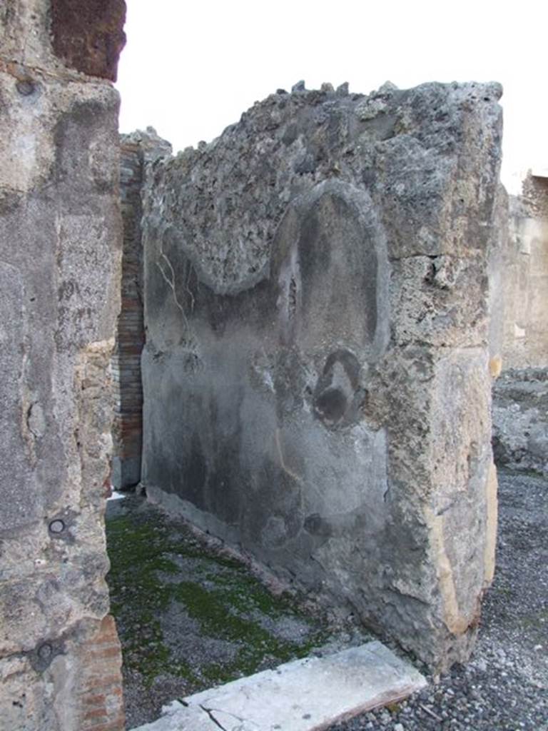 VI.11.10 Pompeii. December 2007. Doorway to room 48 and north wall. 


