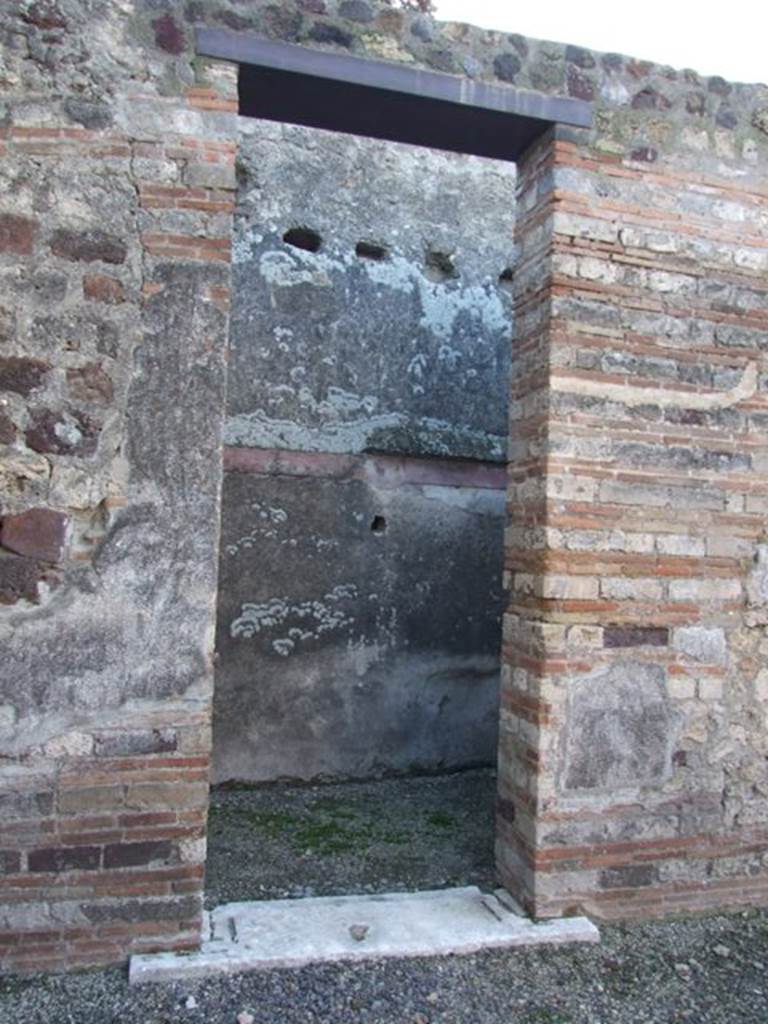 VI.11.10 Pompeii. December 2007. Doorway to room 25, room to east of entrance.