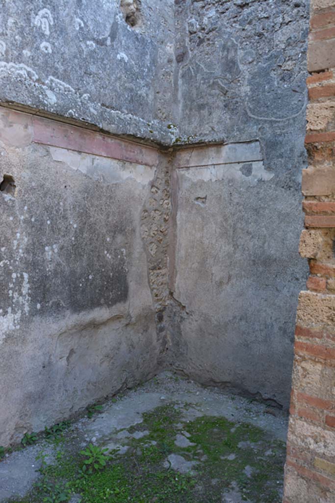 VI.11.10 Pompeii. December 2006. Room 19, small room at rear of exedra.
First style painting is recognisable under more recent paintings.

 
