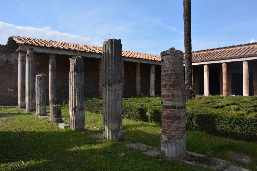VI.11.10 Pompeii. October 2017. Peristyle 36, looking north-west from south portico.
Foto Annette Haug, ERC Grant 681269 DÉCOR
