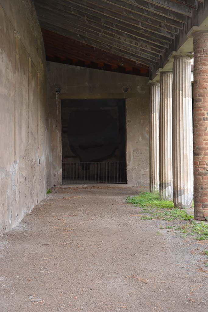 VI.11.10 Pompeii. October 2017. Peristyle 36, looking north towards room 39 from west portico. 
Foto Annette Haug, ERC Grant 681269 DÉCOR

