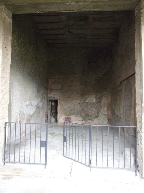 VI.11.10 Pompeii. December 2006. Room 24, cubiculum or bedroom on north-east corner of the peristyle.
