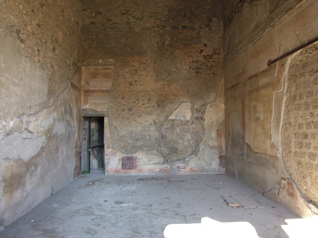 VI.11.10 Pompeii. December 2007. Room 24, painted recess in north end of bedroom.