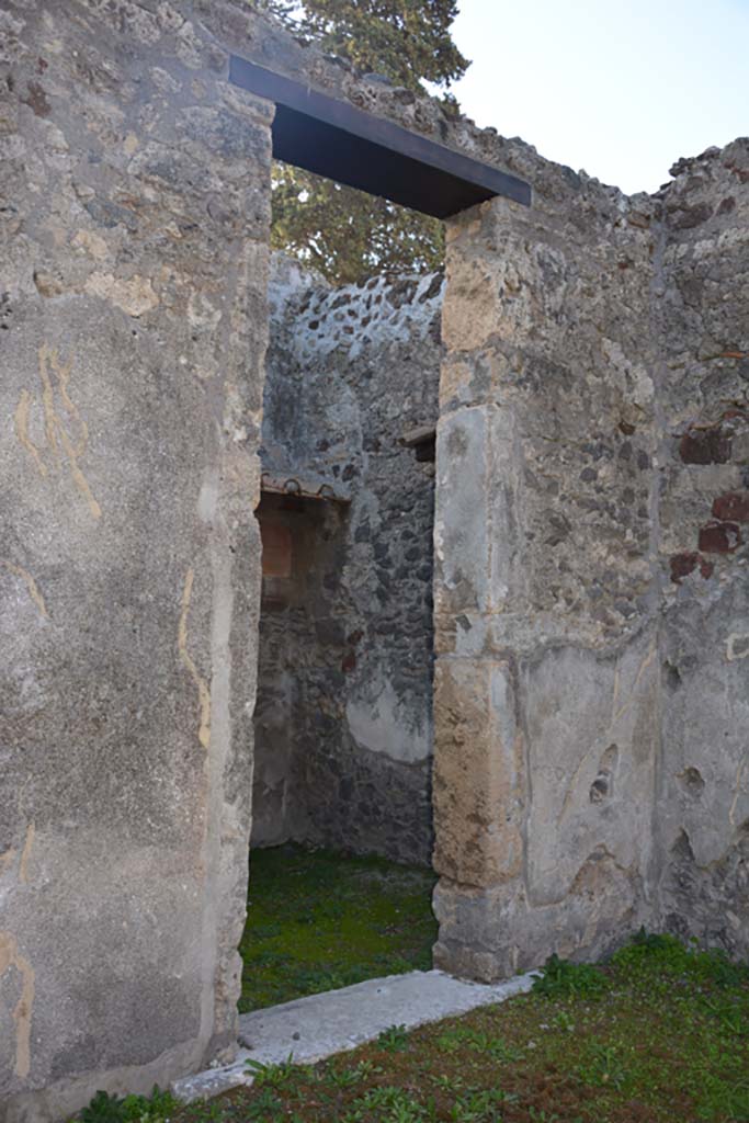 VI.11.10 Pompeii. October 2017. Room 24, doorway threshold.
Foto Annette Haug, ERC Grant 681269 DÉCOR.

