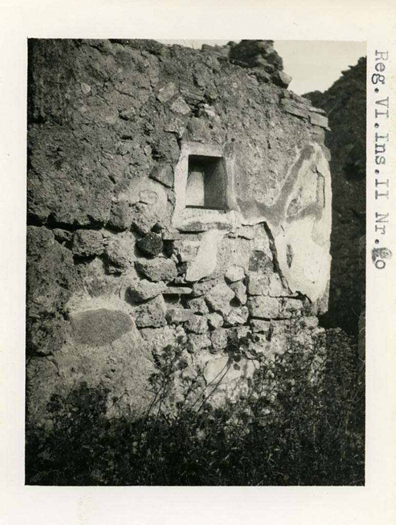 VI.11.17 Pompeii but shown as VI.11.18 on photo. Pre-1937-39. 
Looking towards interior wall with niche, between doorways to two rooms.
Photo courtesy of American Academy in Rome, Photographic Archive. Warsher collection no. 1931.

