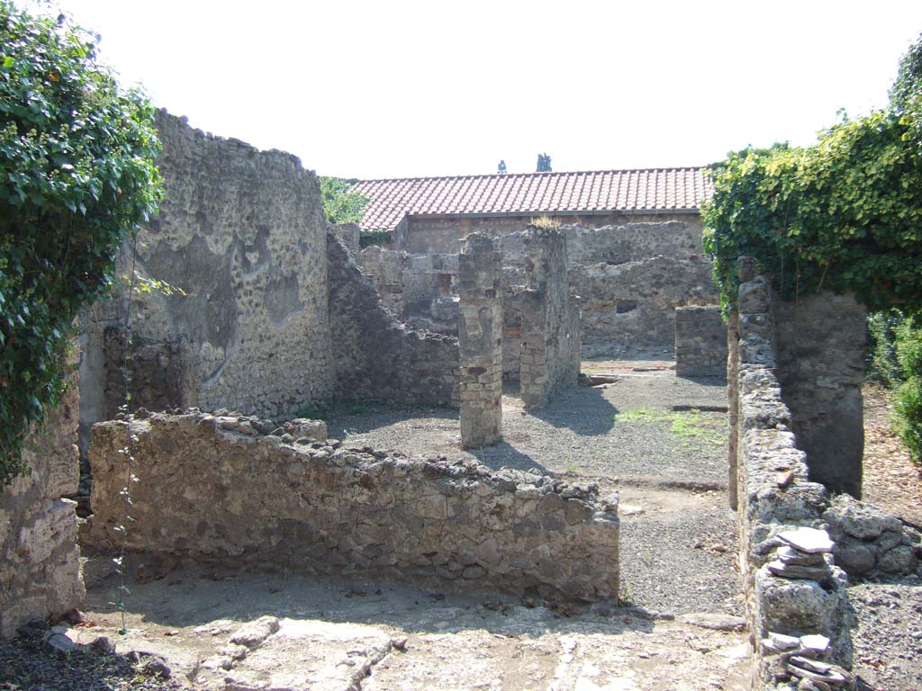 VI.11.17 Pompeii. September 2005. Looking west from atrium towards tablinum. On the left is the corridor leading to the rear of the house at VI.11.4.
