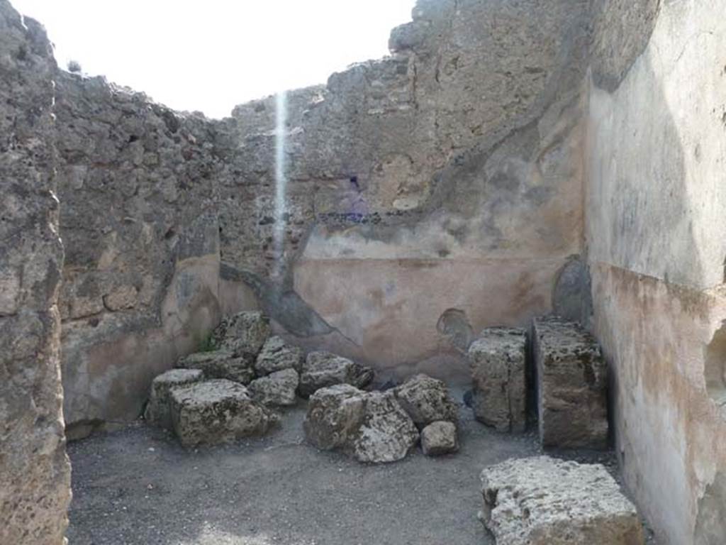 VI.12.2 Pompeii. September 2015. West wall of room in south-west corner of atrium.

 
