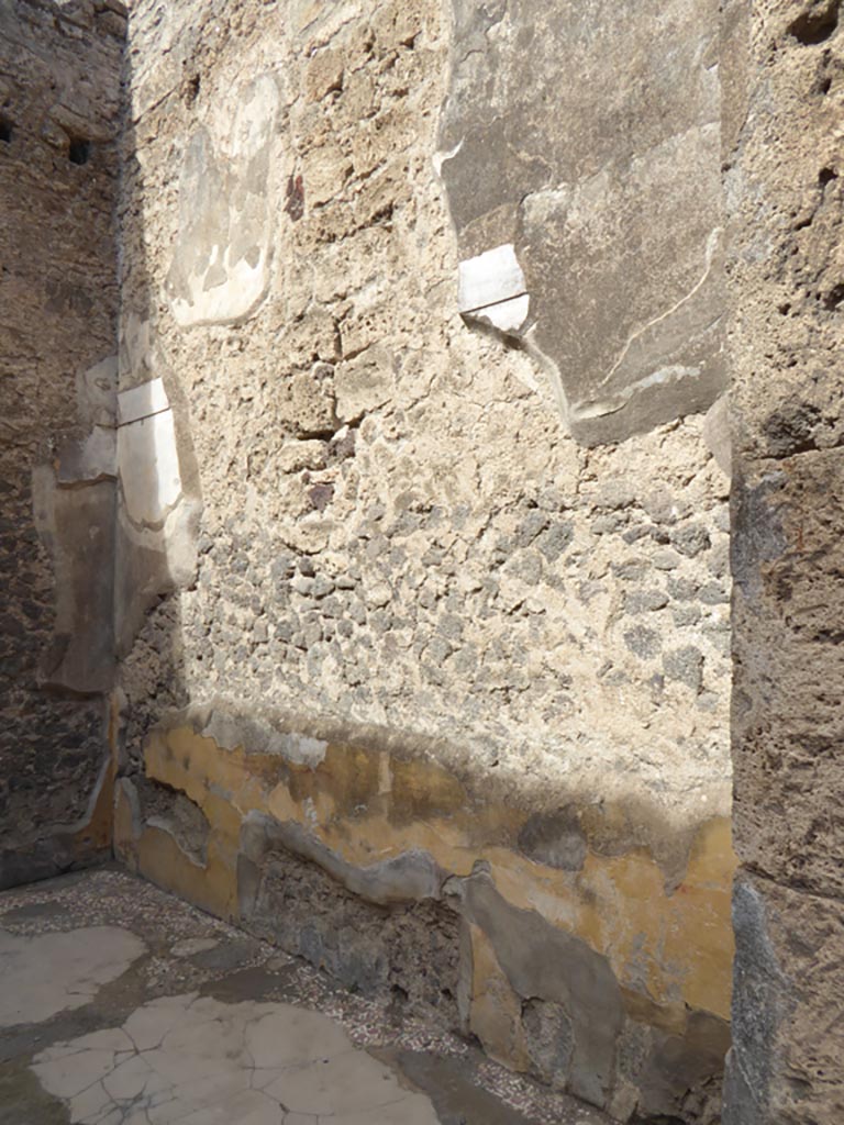 VI.12.2 Pompeii. September 2015. Room 31, looking towards north wall from doorway.
Foto Annette Haug, ERC Grant 681269 DÉCOR.
