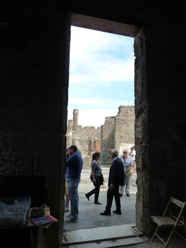 VI.12.2 Pompeii. September 2015. East wall with doorway of third room on west side of atrium.