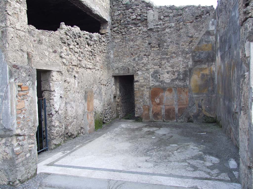 VI.12.2 Pompeii. March 2009. Looking south across room on east side of corridor between peristyles.