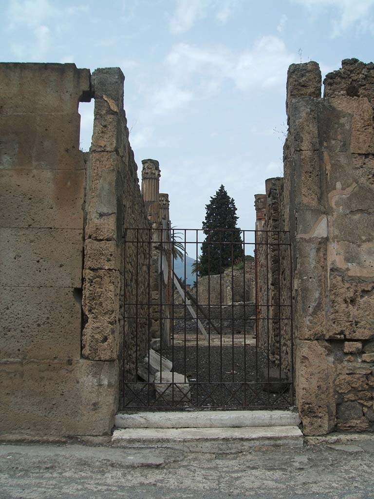 VI.12.5 Pompeii. May 2005. Entrance doorway.