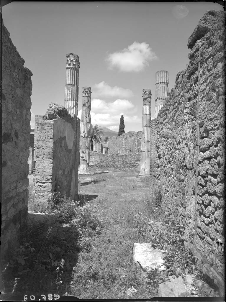 VI.12.5 Pompeii. August 2021. Atrium 7, looking towards south-east corner. Photo courtesy of Robert Hanson.