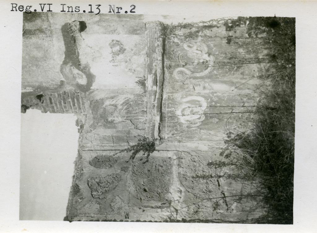 VI.13.2 Pompeii. 1937-39. Looking towards altar with serpents in stucco relief.
Photo courtesy of American Academy in Rome, Photographic Archive. Warsher collection no. 584a
