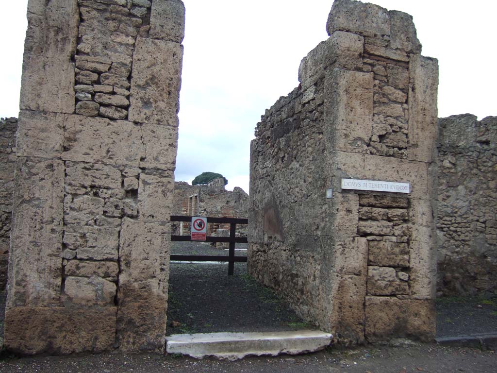 VI.13.6 Pompeii. September 2015. Threshold of entrance doorway.