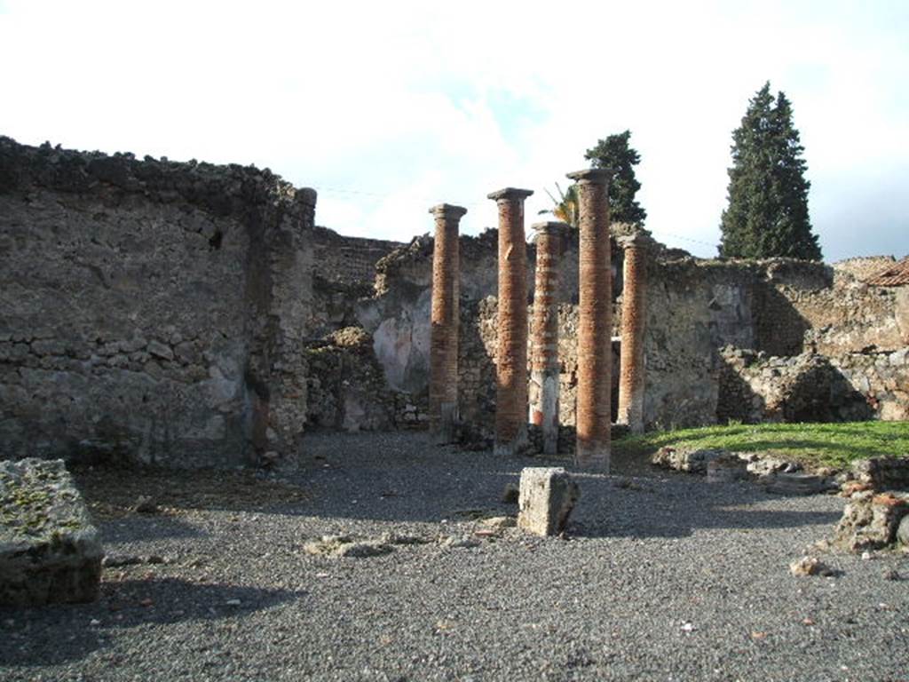 VI.13.8 Pompeii. December 2004. Looking towards west side of peristyle, from rear entrance of VI.13.6.