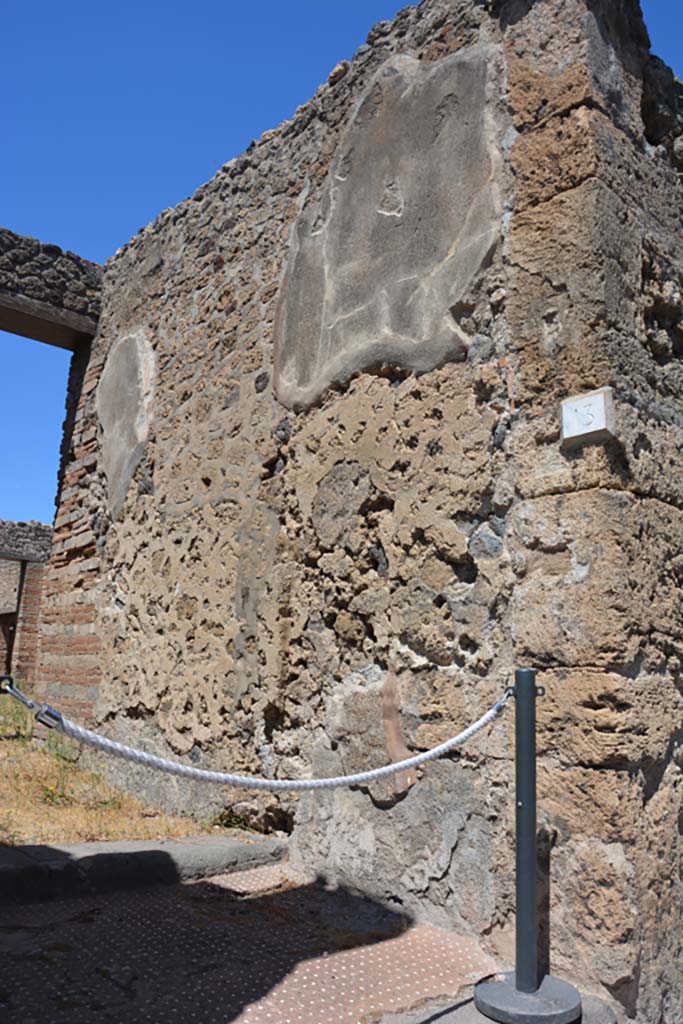 VI.13.13 Pompeii. July 2017. North wall of entrance vestibule/fauces.
Foto Annette Haug, ERC Grant 681269 DÉCOR.
