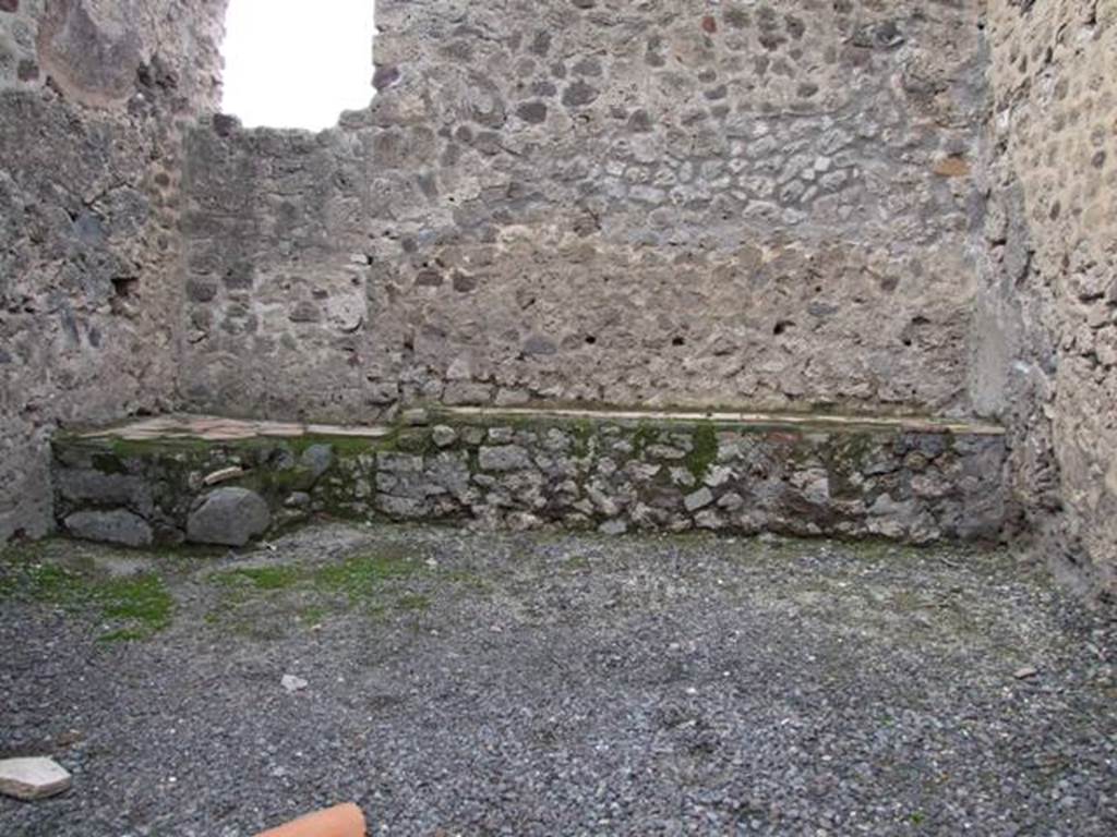 VI.13.14 Pompeii. December 2007. West wall with masonry bench.