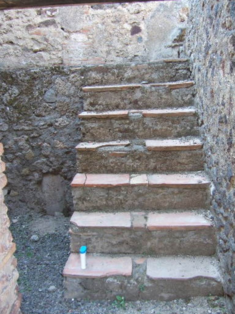 VI.13.17 Pompeii. September 2005. Stairs to upper floor in room on north side of corridor.
