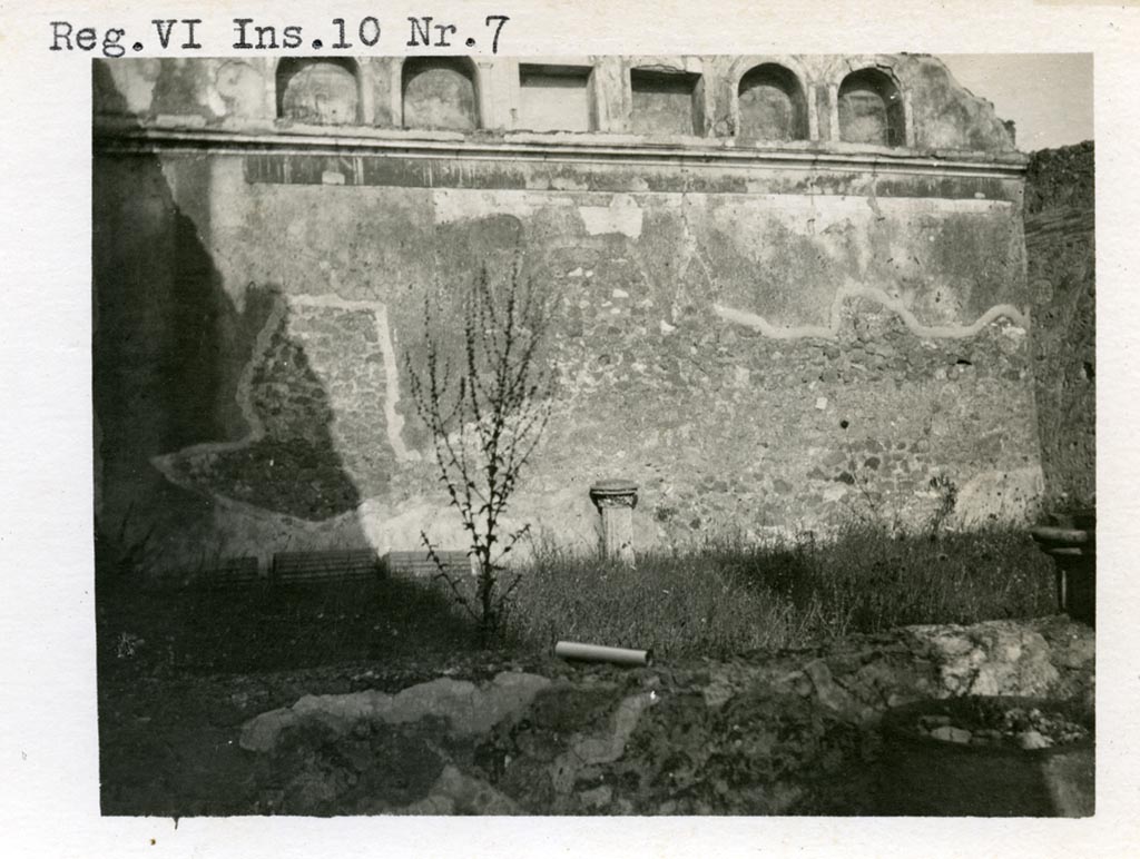 VI.13.19 Pompeii. 1937-39. Looking towards north-east corner of garden area. 
Photo courtesy of American Academy in Rome, Photographic Archive. Warsher collection no. 1431
