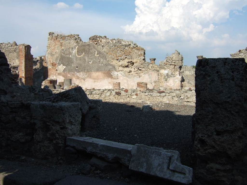 VI.13.21 Pompeii. September 2005. Entrance doorway, looking east.
