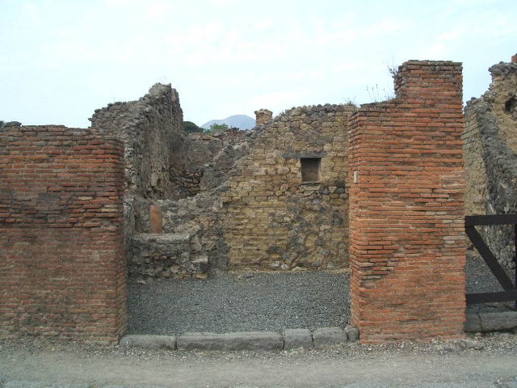 VI.14.4 Pompeii. December 2018. Entrance doorway, looking towards north-east corner of shop. Photo courtesy of Aude Durand.