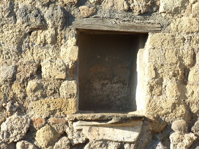 VI.14.4 Pompeii. December 2006. Niche in north wall of shop.
According to Boyce, in the north wall is a rectangular niche, its inside walls coated with white stucco.
Its floor projected as a narrow shelf.
See Boyce G. K., 1937. Corpus of the Lararia of Pompeii. Rome: MAAR 14. (p. 52, no.196) 
