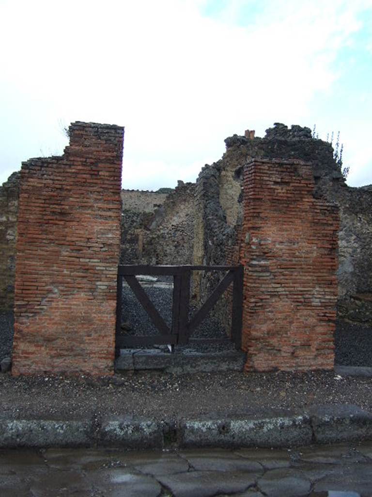 VI.14.5 Pompeii. December 2005. Entrance doorway.