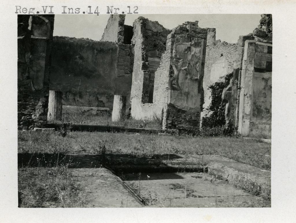 VI.14.12 Pompeii. October 2020. Looking towards garden on north side of atrium, and north-east corner with doorway to triclinium, and east ala, on right.
Photo courtesy of Klaus Heese.
