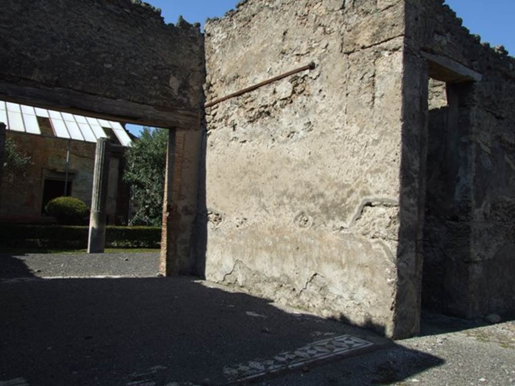 VI.14.20  Pompeii.  March 2009.  Room 4.  Tablinum.  North wall.